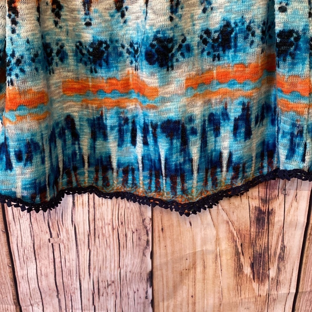 New Directions SZ Medium Aztec Blouse‎ with Crochet around Bottom - Picture 5 of 7